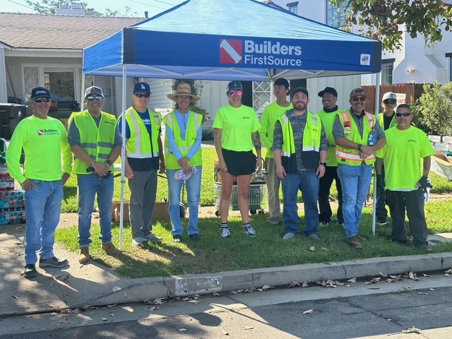 Builders FirstSource volunteers at El Medio Community Clean Up Day